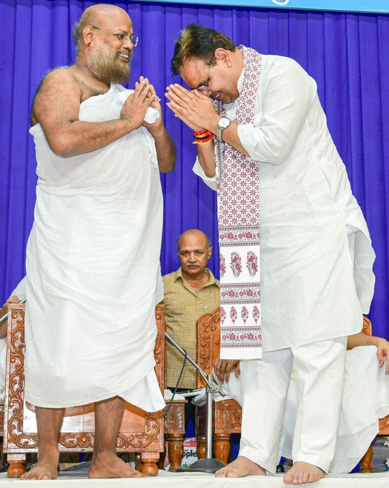 Chief Minister: संत महात्मा हमारे जीवन में मार्गदर्शक की निभाते हैं भूमिका —मुख्यमंत्री