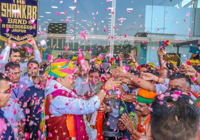 Chief Minister News: विदेश यात्रा से लौटने पर मुख्यमंत्री का भव्य स्वागत