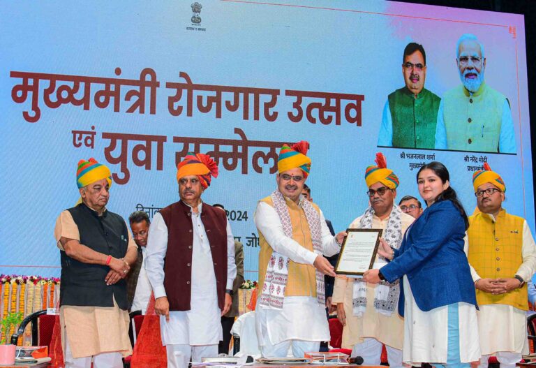 C M NEWS: मुख्यमंत्री ने 15 हजार युवाओं को सौंपे नियुक्ति पत्र