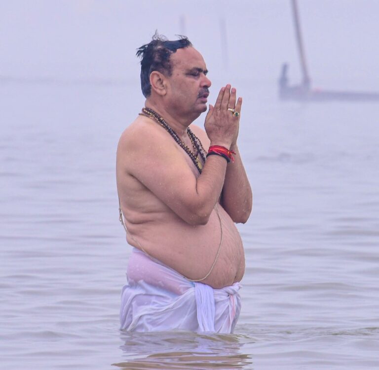 C M NEWS: मुख्यमंत्री भजनलाल शर्मा ने किया महाकुंभ में स्नान