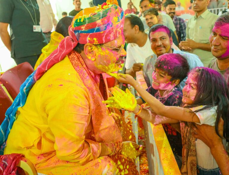 C M NEWS: मुख्यमंत्री निवास पर हुआ होली स्नेह मिलन समारोह