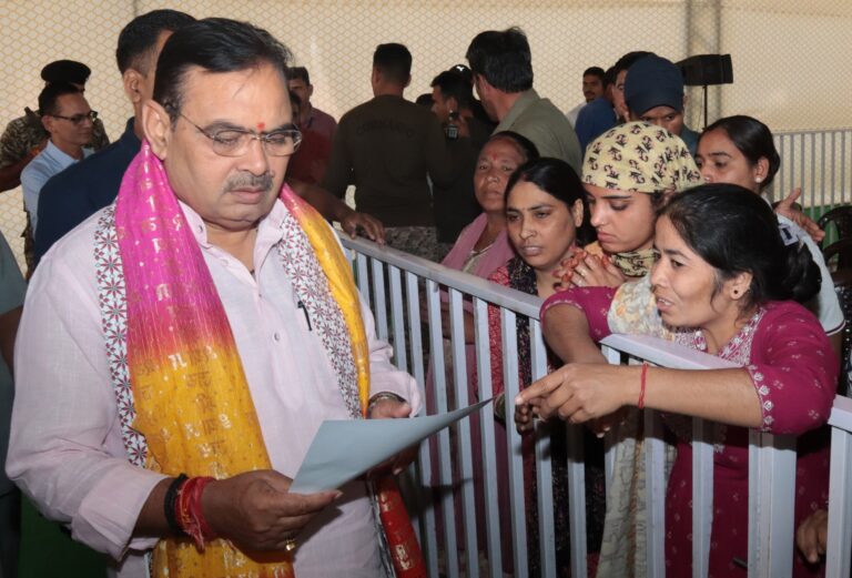 C M NEWS: मुख्यमंत्री ने की जनसुनवाई, मौके पर ही किया समस्याओं का निस्तारण