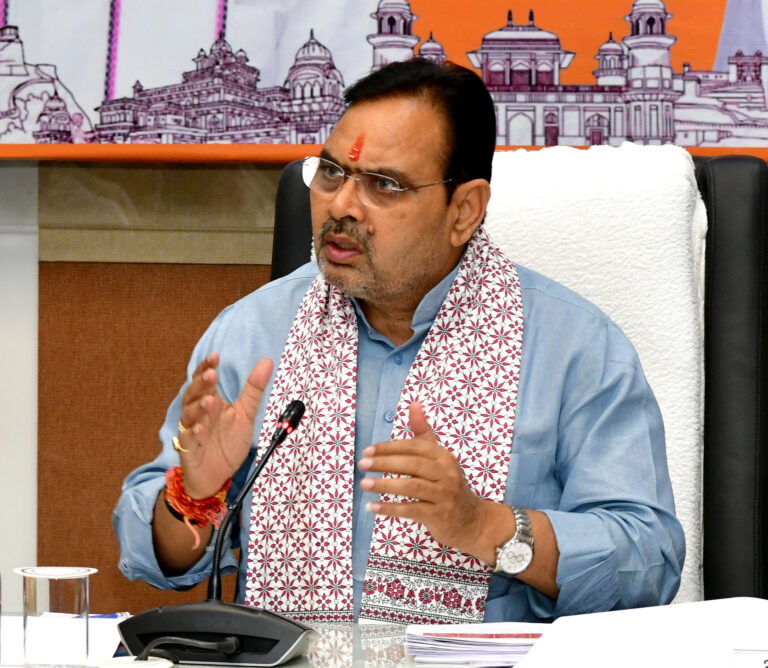 C M NEWS: अवैध शराब पर लगे रोकथाम, मुखबिरों को किया जाए प्रोत्साहित —मुख्यमंत्री