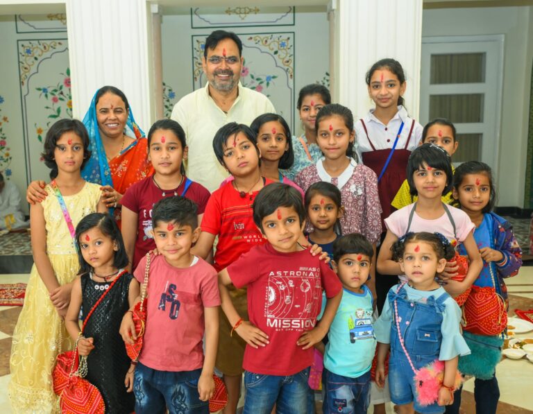 C M NEWS: मुख्यमंत्री ने चैत्र नवरात्र की नवमी पर कन्याओं का पूजन किया