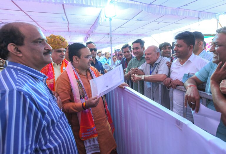 C M NEWS: मुख्यमंत्री ने सीकर में की जनसुनवाई