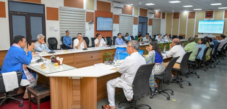 C M NEWS: जिला कलक्टर नियमित तौर पर अस्पतालों का निरीक्षण करें —मुख्यमंत्री