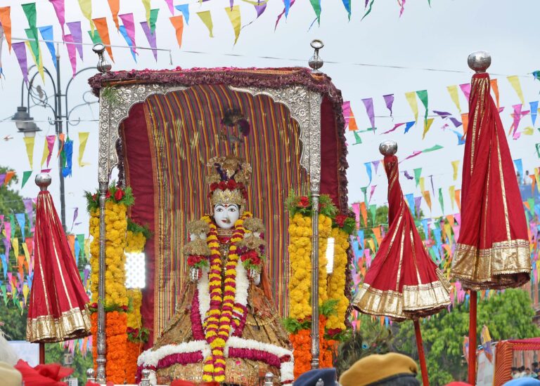 Jaipur News: राजधानी जयपुर में शान से निकली तीज माता की सवारी