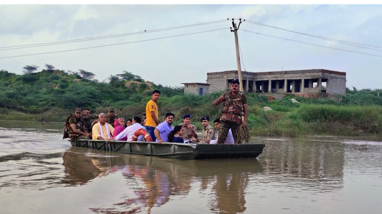 Chambal River News: प्रशासन का हर कर्मचारी इस समय जनसेवा का भागीदार है —मंत्री बेढम