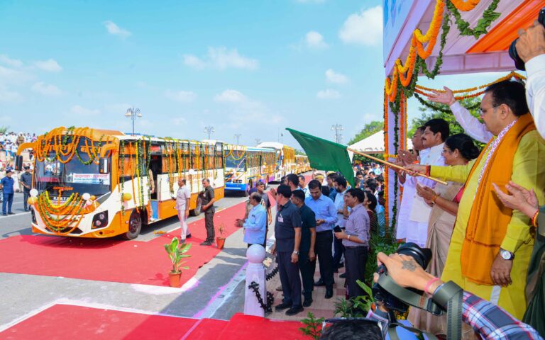 C M NEWS: प्रदेश की एसी बसों में यात्रियों को सीट पर उपलब्ध होगा खाना