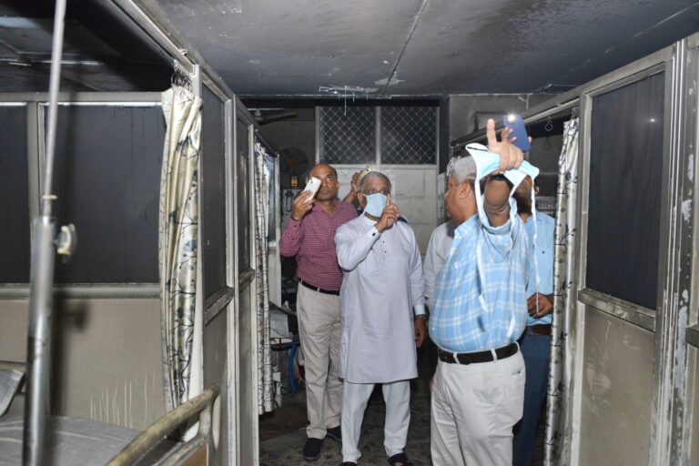 SMS NEWS: सर​कार ने एसएमएस अधीक्षक और ट्रोमा सेंटर प्रभारी को पद से हटाया, फायर सेफ्टी एजेंसी के खिलाफ एफआईआर के निर्देश