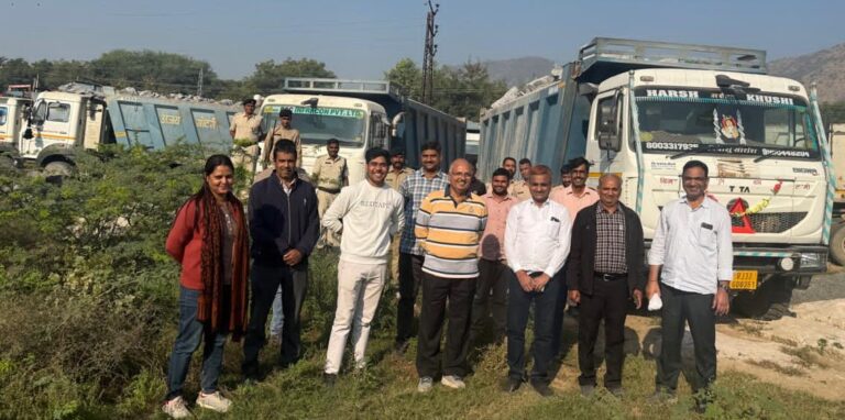 Mines News: माइंस विभाग की टीम ने अवैध परिवहन करते 13 डंपरों को किया जब्त