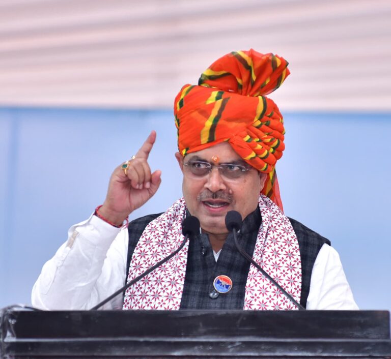 Politics News: मुख्यमंत्री का कांग्रेस पर तंज, कहा पानी तो आपको हम पिलाएंगे