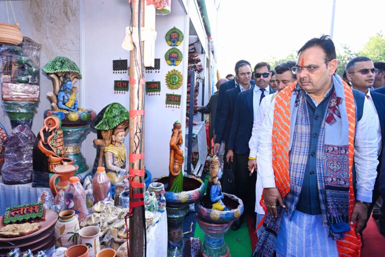 C M NEWS: हस्तशिल्पियों को कौशल प्रशिक्षण देकर रोजगार के नए अवसर दे रही राज्य सरकार -मुख्यमंत्री