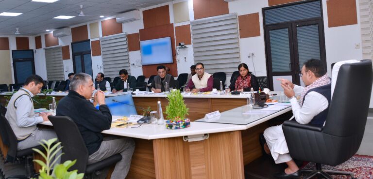 C M NEWS: आमजन को बेहतर और त्वरित स्वास्थ्य सेवाएं उपलब्ध हो —मुख्यमंत्री