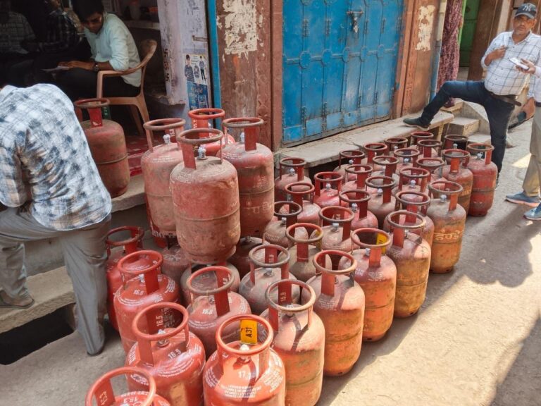 Rajasthan News: घरेलू गैस कालाबाजारी के विरुद्ध प्रदेशव्यापी स्ट्राइक: 634 प्रकरण दर्ज