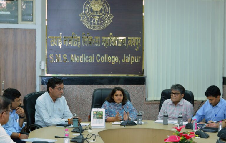 Rajasthan News: मरीजों के साथ संवेदनशील व्यवहार करें चिकित्सा अधिकारी —प्रमुख शासन सचिव